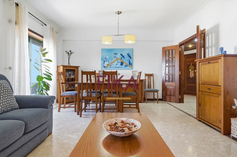 Apartamento T3 para Venda em Seixal Foto 3