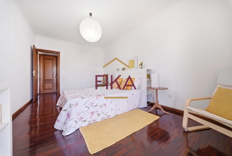 Apartamento T3 para Venda em Seixal Foto 22