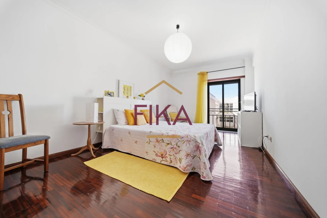 Apartamento T3 para Venda em Seixal Foto 23