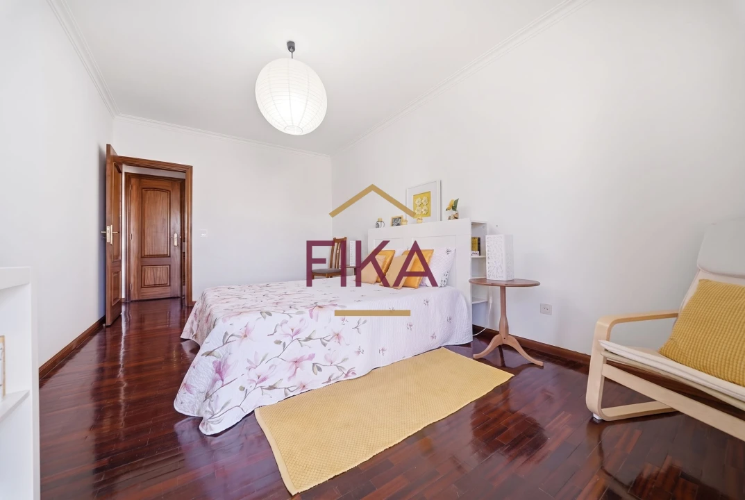 Apartamento T3 para Venda em Seixal Foto 22