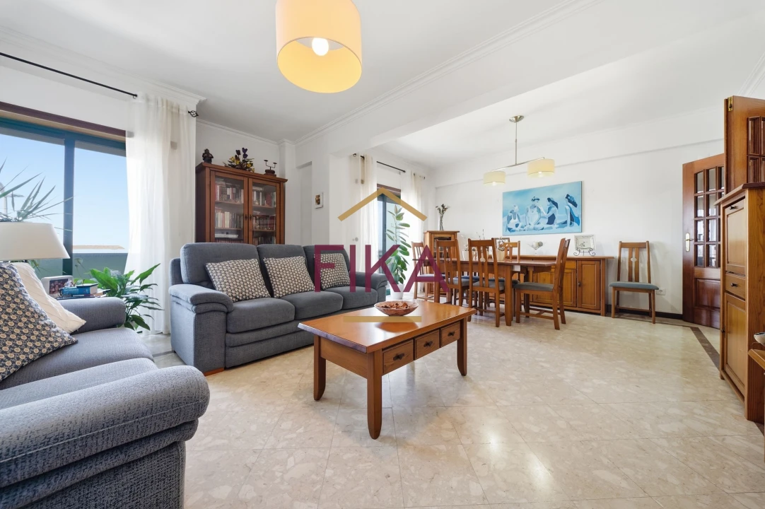 Apartamento T3 para Venda em Seixal Foto 1