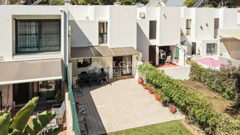 Moradia T3 para Venda em Quarteira