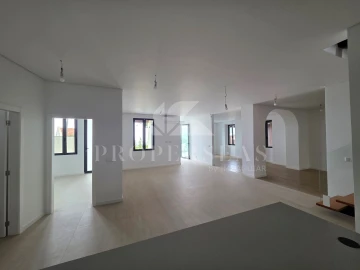 Moradia T4 para Venda em São Martinho