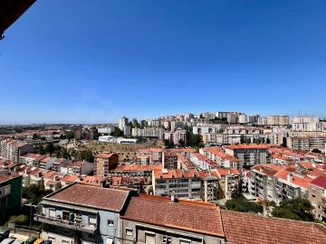 Apartamento T2 para Venda em Agualva e Mira-Sintra