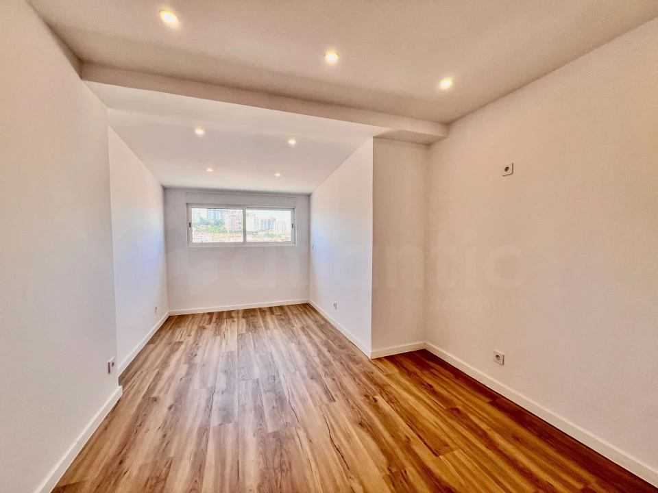 Apartamento T2 para Venda em Agualva e Mira-Sintra Foto 15