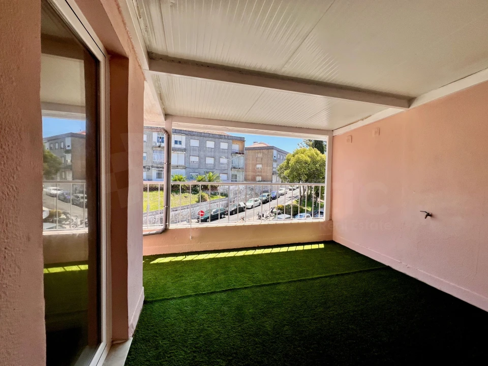 Apartamento T2 para Venda em Agualva e Mira-Sintra Foto 21