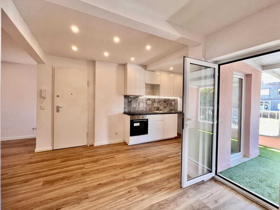 Apartamento T2 para Venda em Agualva e Mira-Sintra Foto 5