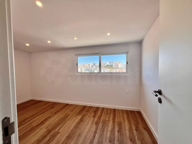 Apartamento T2 para Venda em Agualva e Mira-Sintra Foto 10