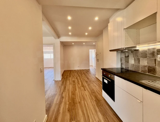 Apartamento T2 para Venda em Agualva e Mira-Sintra Foto 9