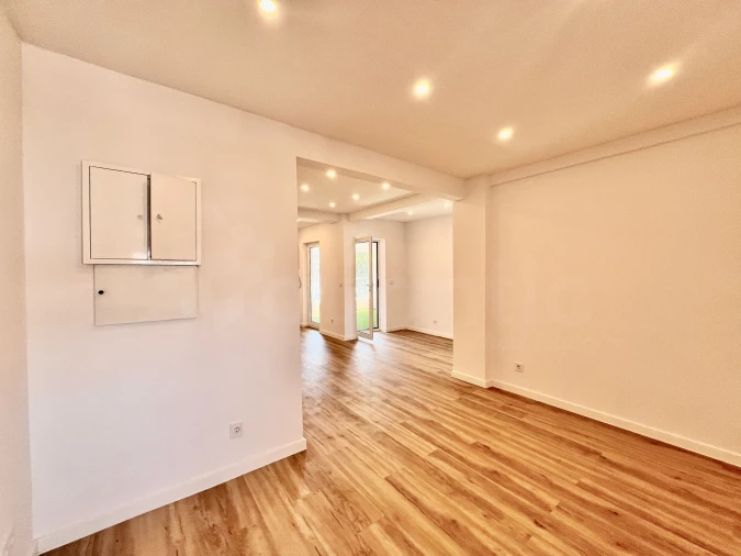 Apartamento T2 para Venda em Agualva e Mira-Sintra Foto 3