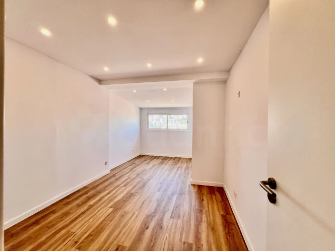 Apartamento T2 para Venda em Agualva e Mira-Sintra Foto 14