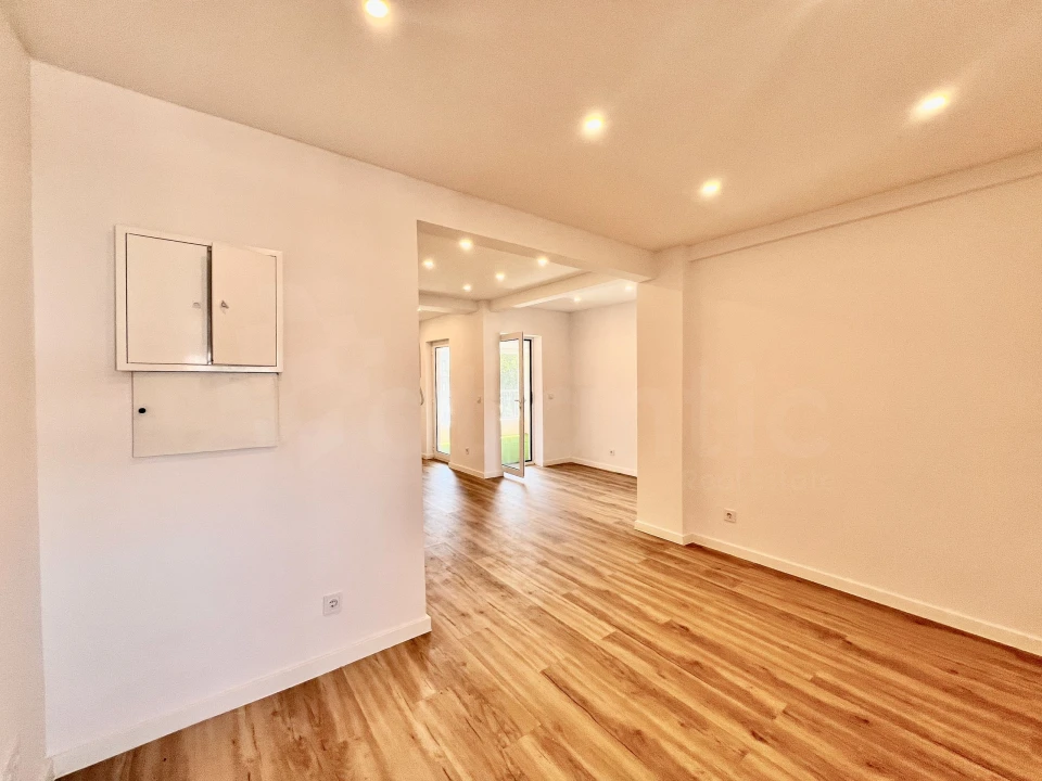Apartamento T2 para Venda em Agualva e Mira-Sintra Foto 3