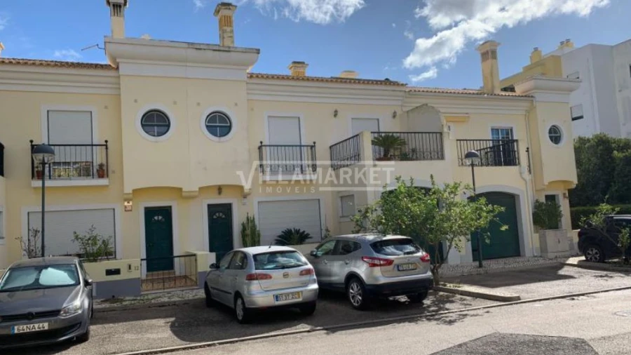 Moradia T4 para Venda em Faro (Sé e São Pedro)