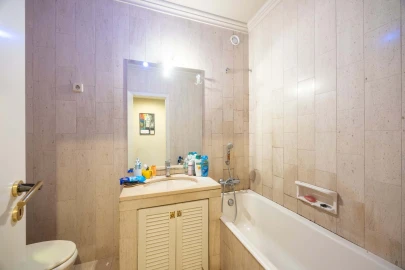 Apartamento T5 para Venda em Campanhã
