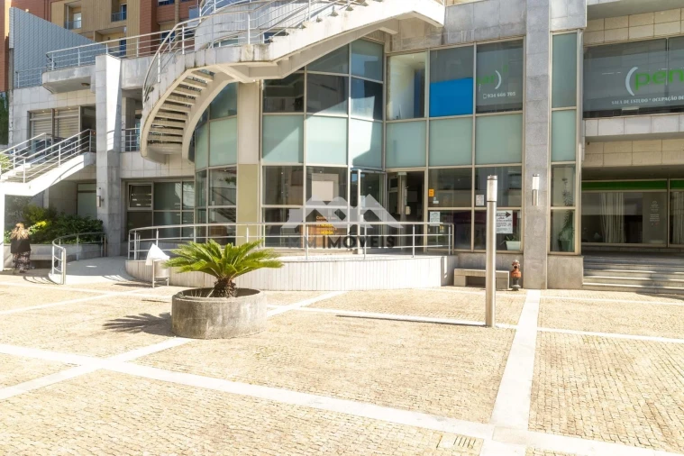 Negócio para Venda em Gondomar (São Cosme), Valbom e Jovim Foto 16