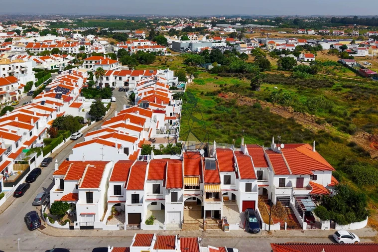 Moradia T4 para Venda em Altura Foto 5