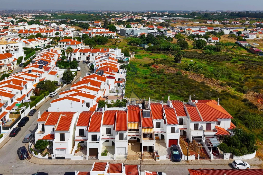 Moradia T4 para Venda em Altura Foto 5