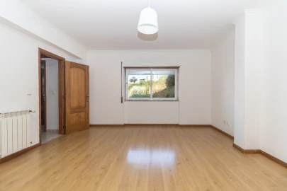 Apartamento T2 para Venda em Agualva e Mira-Sintra