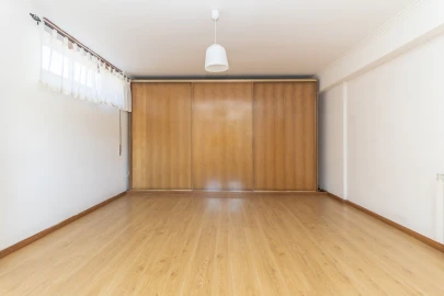 Apartamento T2 para Venda em Agualva e Mira-Sintra