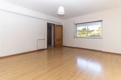 Apartamento T2 para Venda em Agualva e Mira-Sintra