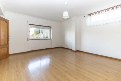 Apartamento T2 para Venda em Agualva e Mira-Sintra