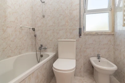 Apartamento T2 para Venda em Agualva e Mira-Sintra
