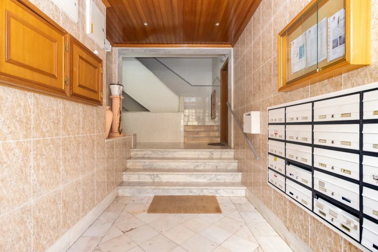 Apartamento T2 para Venda em Agualva e Mira-Sintra Foto 13