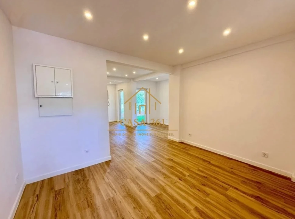 Apartamento T2 para Venda em Agualva e Mira-Sintra Foto 6