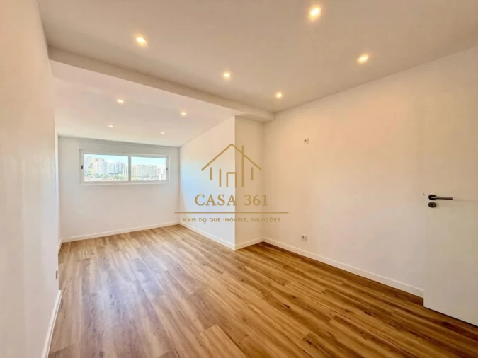 Apartamento T2 para Venda em Agualva e Mira-Sintra Foto 11