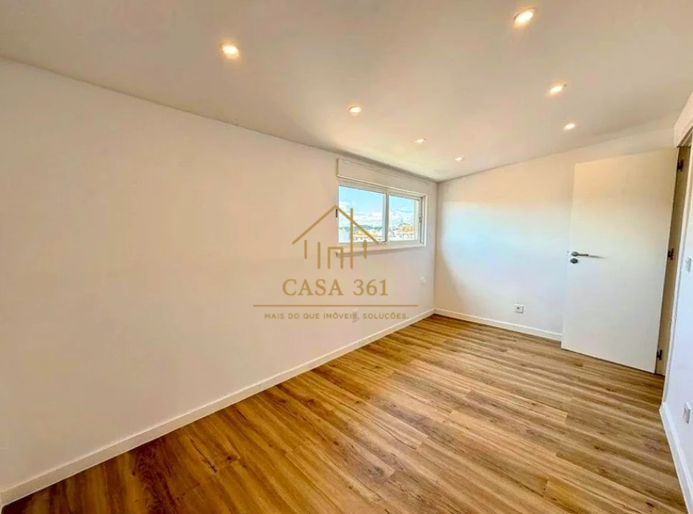 Apartamento T2 para Venda em Agualva e Mira-Sintra Foto 10