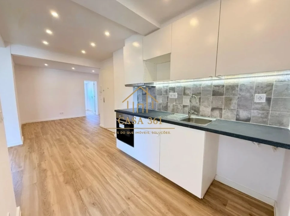 Apartamento T2 para Venda em Agualva e Mira-Sintra Foto 3