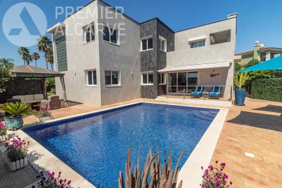 Moradia T4 para Venda em Almancil