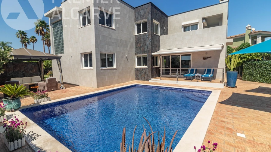 Moradia T4 para Venda em Almancil