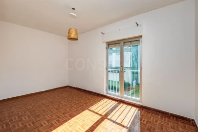 Apartamento T2 para Venda em Massamá e Monte Abraão