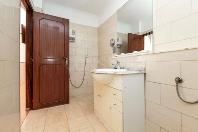 Apartamento T2 para Venda em Massamá e Monte Abraão
