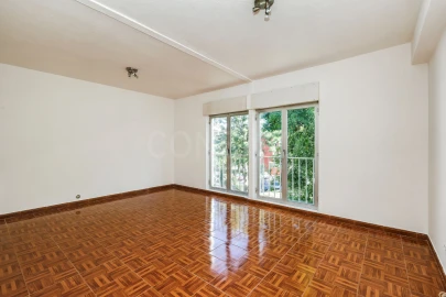 Apartamento T2 para Venda em Massamá e Monte Abraão