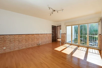 Apartamento T2 para Venda em Massamá e Monte Abraão