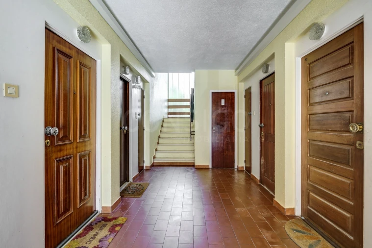 Apartamento T2 para Venda em Massamá e Monte Abraão Foto 22