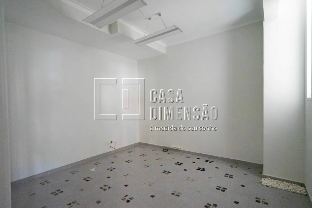 Loja para Arrendamento em Venteira Foto 10