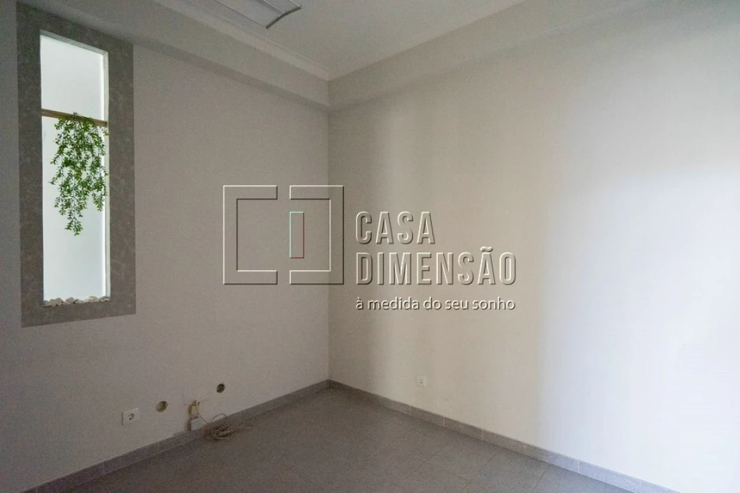 Loja para Arrendamento em Venteira Foto 12