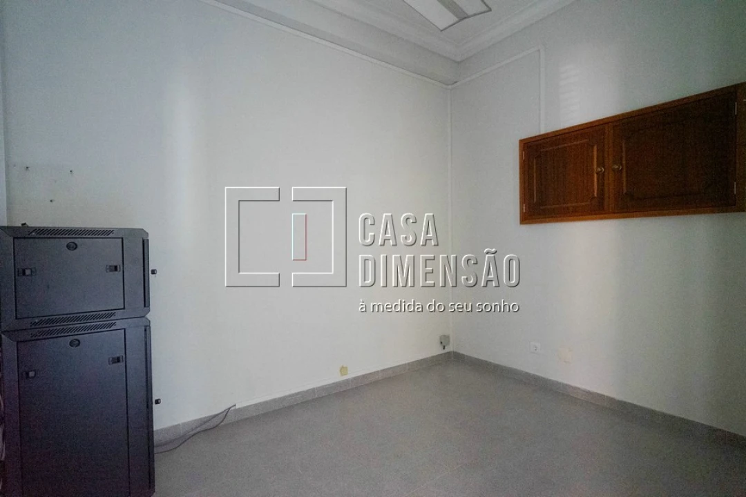 Loja para Arrendamento em Venteira Foto 14