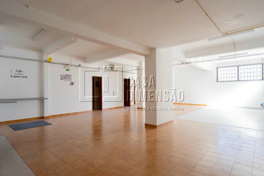 Loja para Arrendamento em Venteira Foto 20