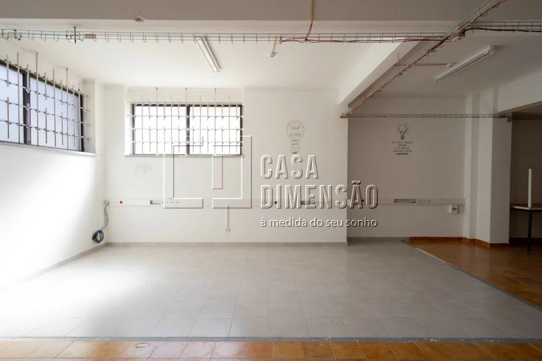 Loja para Arrendamento em Venteira Foto 29
