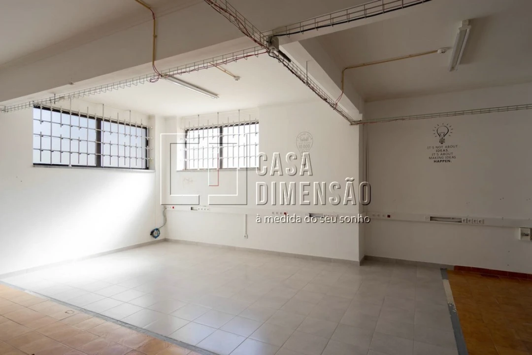 Loja para Arrendamento em Venteira Foto 30