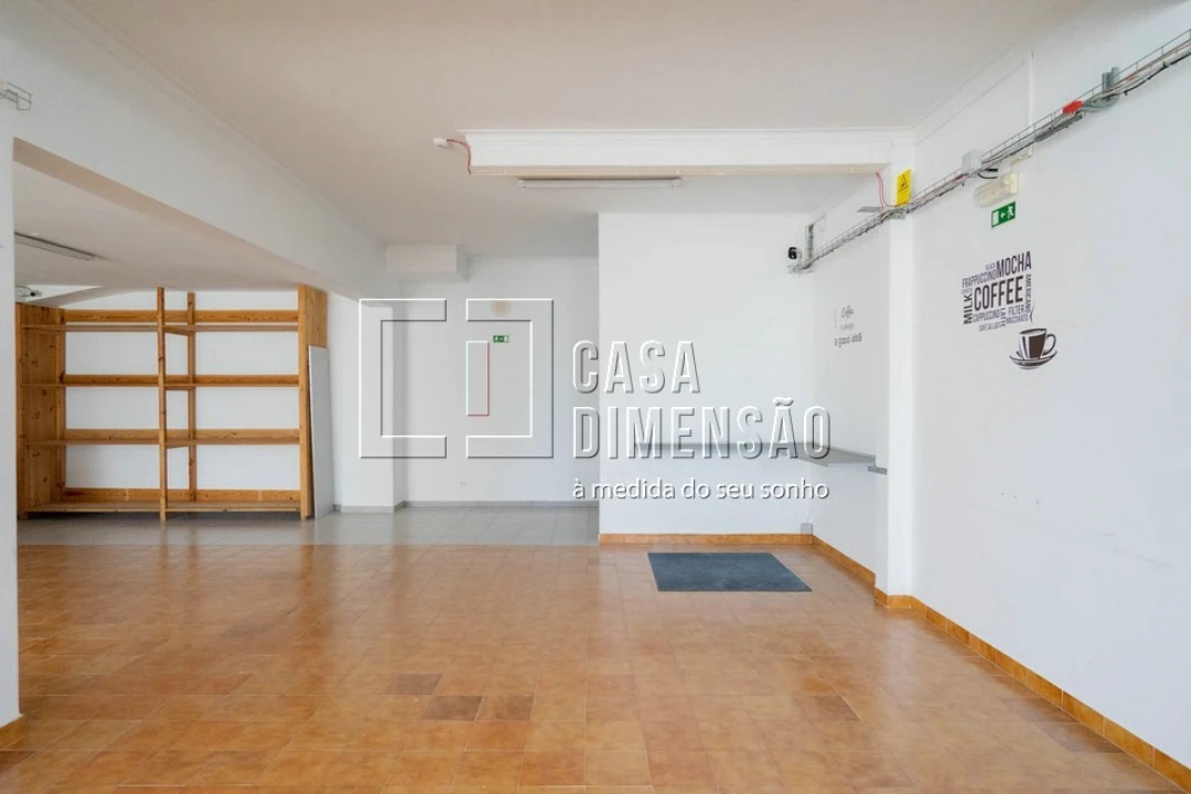 Loja para Arrendamento em Venteira Foto 32