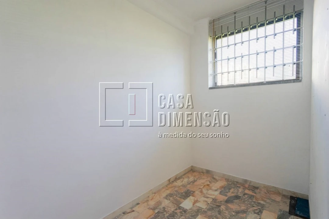 Loja para Arrendamento em Venteira Foto 34