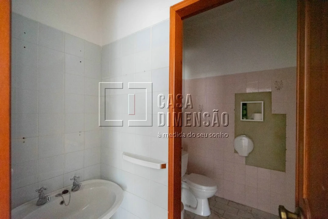 Loja para Arrendamento em Venteira Foto 35