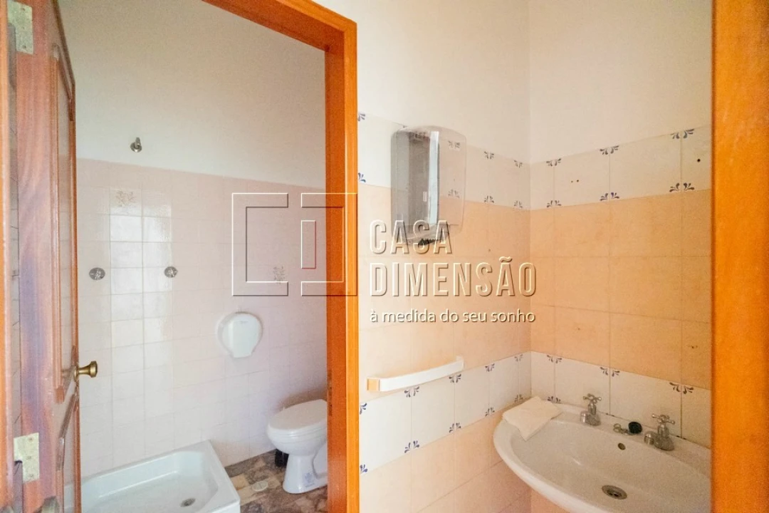 Loja para Arrendamento em Venteira Foto 36