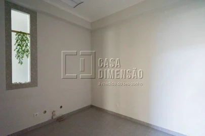 Loja para Arrendamento em Venteira