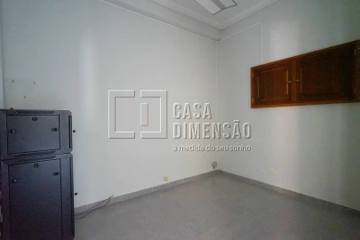 Loja para Arrendamento em Venteira